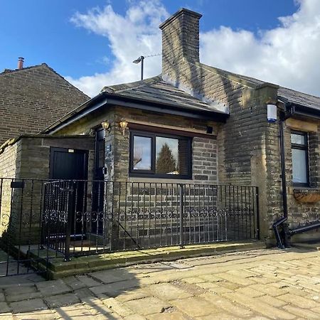 Unique Victorian Stable Conversion הליפקס מראה חיצוני תמונה