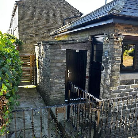 Unique Victorian Stable Conversion הליפקס מראה חיצוני תמונה