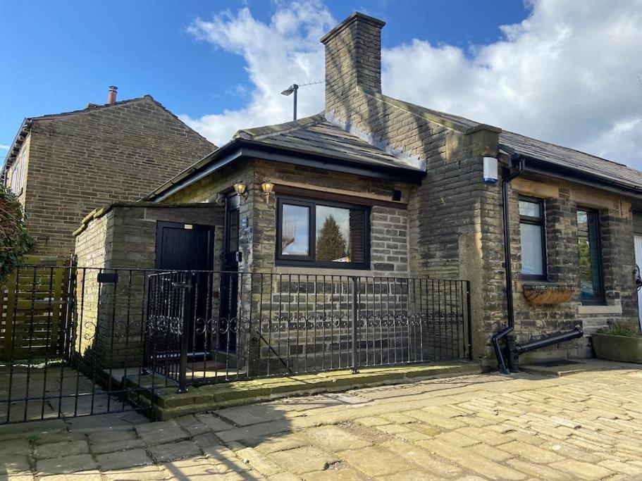 Unique Victorian Stable Conversion הליפקס מראה חיצוני תמונה