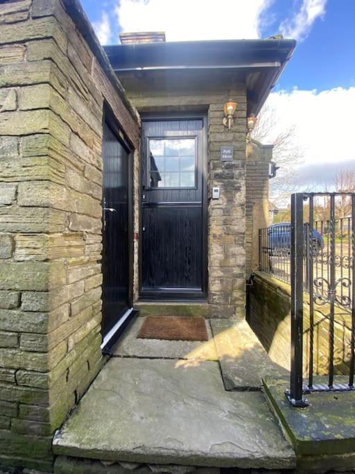 Unique Victorian Stable Conversion הליפקס מראה חיצוני תמונה