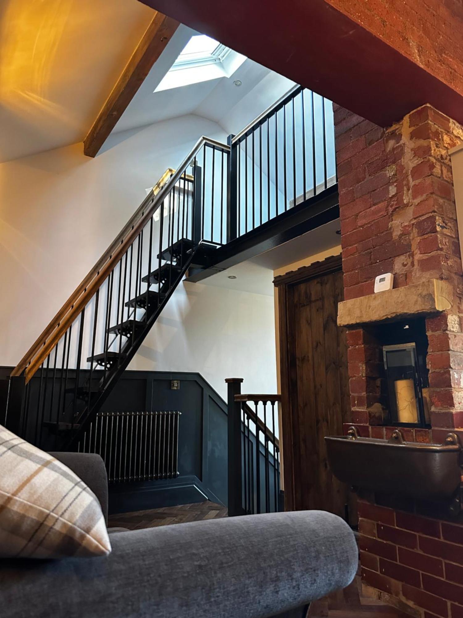 Unique Victorian Stable Conversion הליפקס מראה חיצוני תמונה